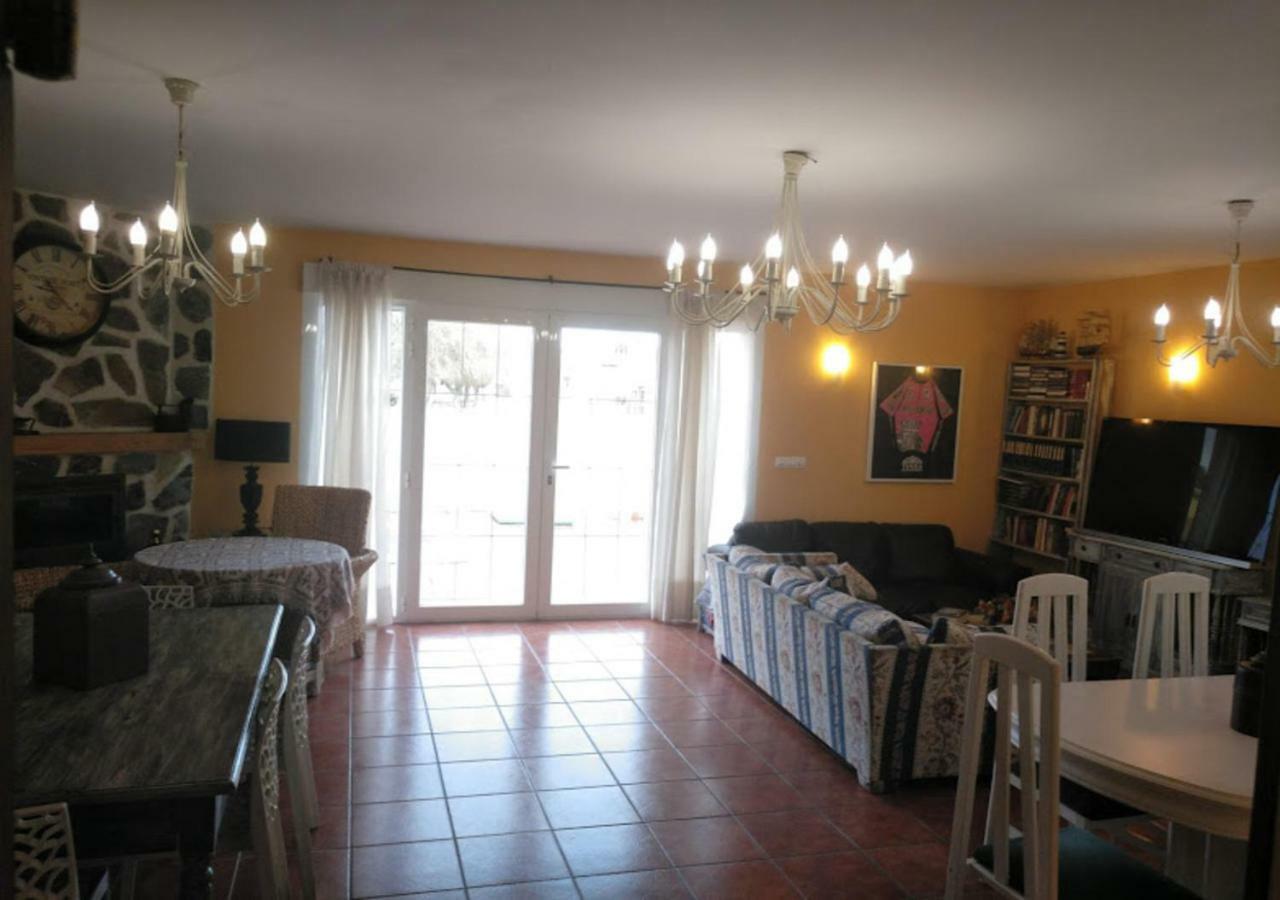 Tiara Vacaciones Villa Nava de la Asuncion Luaran gambar