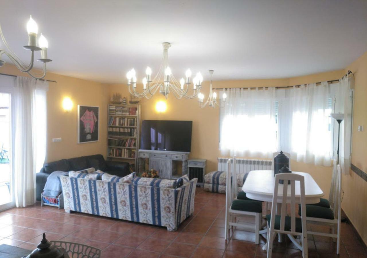 Tiara Vacaciones Villa Nava de la Asuncion Luaran gambar