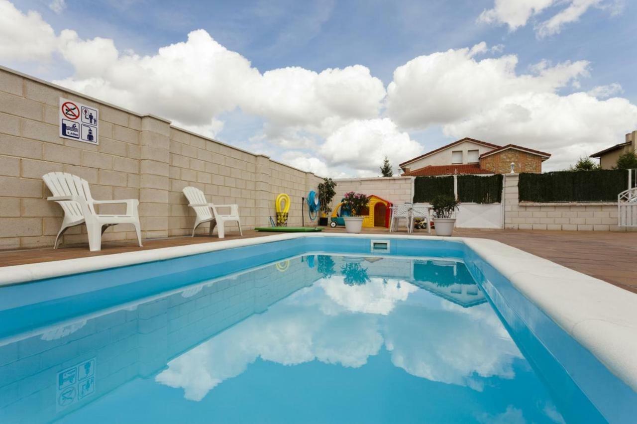 Tiara Vacaciones Villa Nava de la Asuncion Luaran gambar